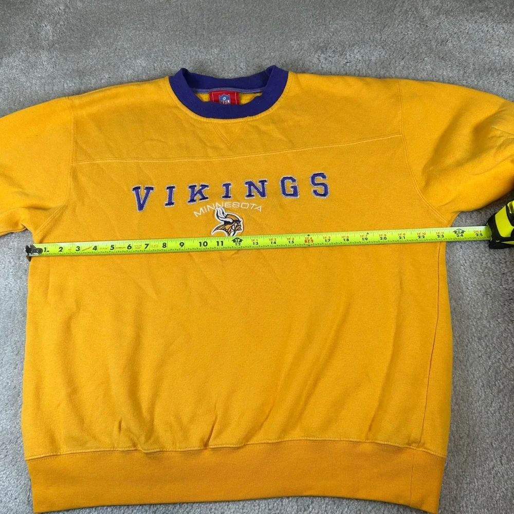NFL Minnesota Vikings Sweatshirt Mens Medium Gold Purple Embroidered Crewneck